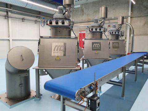 image of a manually operated Dima® Bag Emptying System