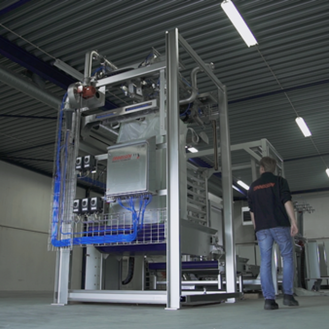 Dinnissen presents innovation that combines high-care filling with low-care palletizing